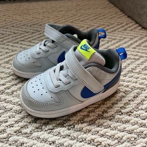 Nike toddler size 7. Excellent condition maybe worn twice.